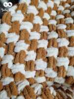 Beebitekk pruun ja piimavalge