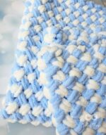 Baby blanket light blue/white