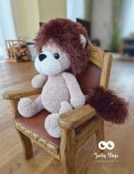 Lion with a silky mane, personalised crochet toy - Image 2