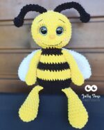 Crochet bee, a happy handicraft toy