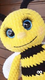 Crochet bee, a happy handicraft toy - Image 2