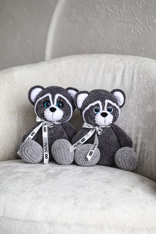 1G0A3356s Personalised crocheted raccoon - Image 3