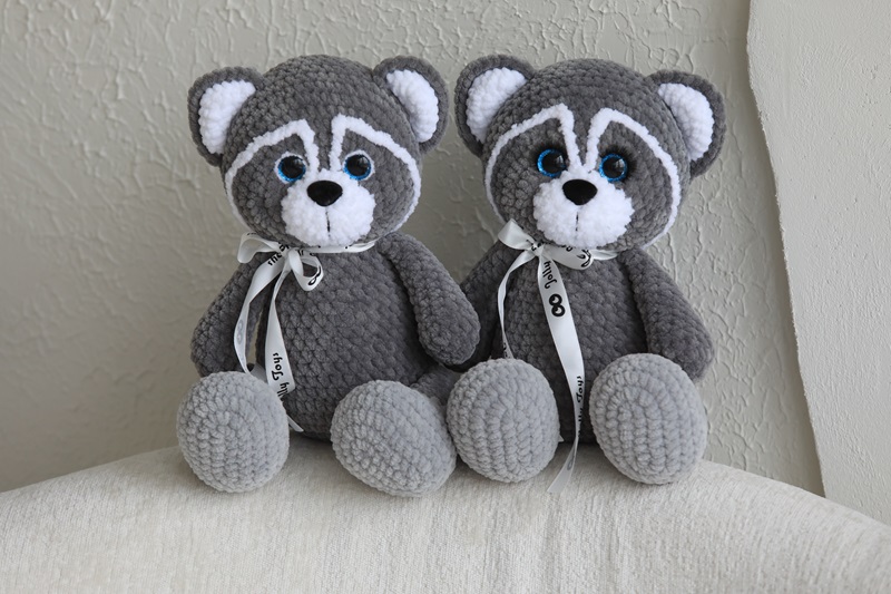 1G0A3383s Personalised crocheted raccoon - Image 2