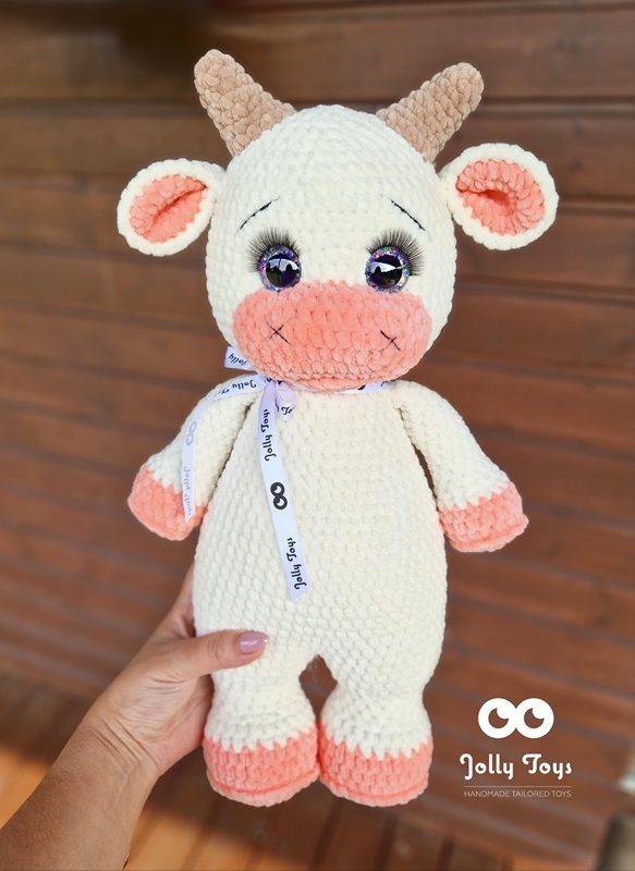 20240827_163556_1724771831304 Large milk white/salmon pink bull - Image 1