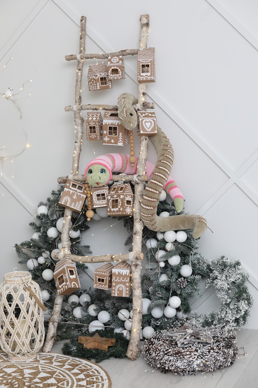 1G0A7249s Brown Magical Snake Symbol of the Year 2025 - Image 3