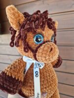 Eesti käsitöö heegeldatud pruun hobune, personaliseeritud nime ja sünniandmetega