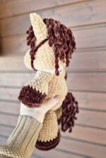 Pruun heegeldatud personaliseeritud hobune nime ja sünniandmetega