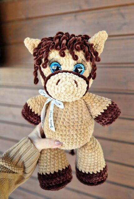 Heegeldatud pruun hobune isikupärastatud nime ja sünniandmetega, beebikingitus