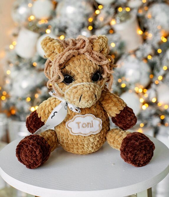 1G0A7083s Small personalized light brown horse The perfect cuddly companion - Image 1