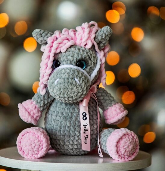 1G0A7314s Gray Horse with Pink Lacquer – Christening Gift for the Year of the Horse 2026 - Image 1