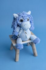 Sinine heegeldatud hobune-katsikukingitus 2026 hobuse aastal - Image 3